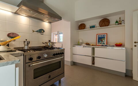 Villa Fior di Roccia: Cuisine, Appareil De Cuisine, Cuisinière, Principaux Appliance, Gaz Poele, Le Fourneau, Comptoir, Électroménager, Design Intérieur, Cooktop