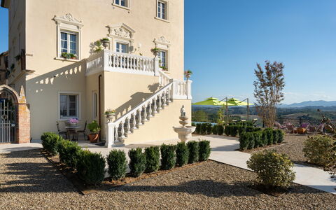 Villa Elisa: Façade, Biens, Jardin, Manoir, Villa, Aménagement Paysager, Balcon, Cour, Hacienda, Cour