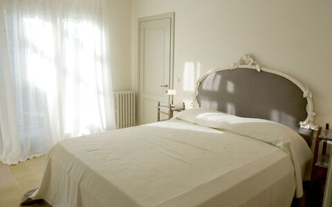 Castelprile: Lit, Chambre, Literie, Drap De Lit, Meubles, Design Intérieur, Linge, Sol, Textile, Sol