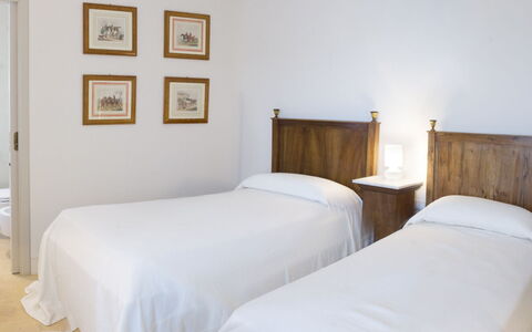 Castelprile: Lit, Meubles, Chambre, Design Intérieur, Literie, Sol, Drap De Lit, Bois, Sol, Pièce