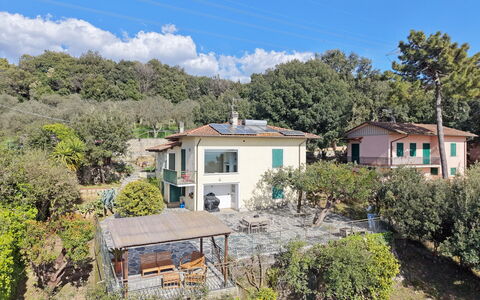 Villa Il Giardino: Zone Résidentielle, Arbuste, Zone Rurale, Domicile, Chalet, Banlieue, Biens, Village, Balcon, Village De Montagne