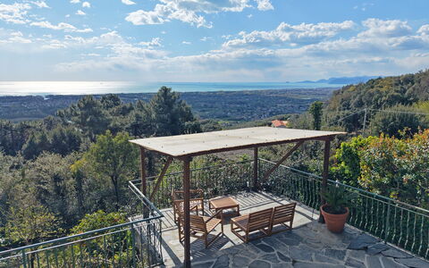 Villa Il Giardino: Meubles, Mobilier De Jardin, Clôture, Le Fer, Chaise, Balcon, Plate-Forme, Ombre, Tableau De Plein Air, Balustrade