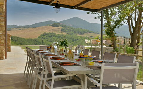 Villa Il Noccioleto: Meubles, Table, Mobilier De Jardin, Bois, Chaise, Table Cuisine Et Salle A Manger, Tableau De Plein Air, Restaurant, Patio, Salle À Manger