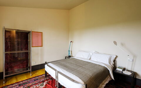 Villa Dedalo: Meubles, Sol, Design Intérieur, Sol, Mur, Bois, Chambre, Lit, Drap De Lit, Éclairage