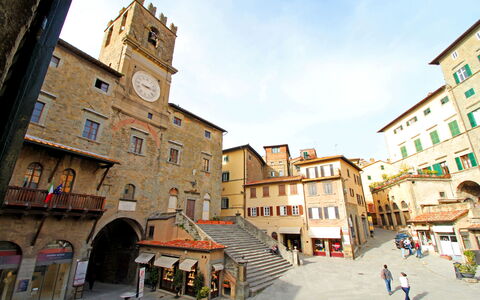 La Casa sulla Piazza: Fenêtre, Ville, Ville, Centre De La Ville, Place, L'Horloge