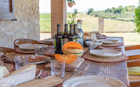 Casale Nido: Meubles, Vaisselle, Table, Chaise, Serveware, Aliments, Table Cuisine Et Salle A Manger, Nappe De Table, Vaisselle, Assiette