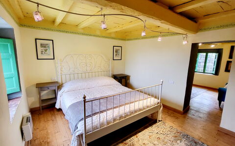 La Casa degli Artisti, Jacuzzi, Marliana: Lit, Design Intérieur, Chambre, Meubles, Sol, Mur, Sol, Literie, Drap De Lit, Bois