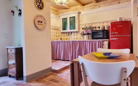 La Casa degli Artisti, Jacuzzi, Marliana: Design Intérieur, Sol, Principaux Appliance, Sol, Bois, Meubles, Appareil De Cuisine, Plafond, Cuisine, Pièce