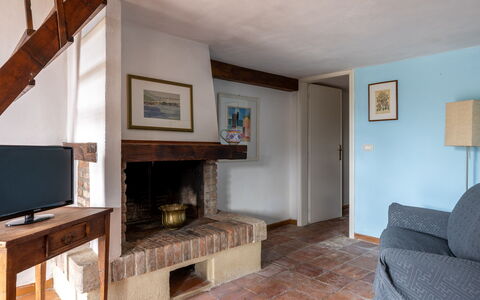 Podere le Lune with Pool, San Gimignano: Meubles, Mur, Bois, Sol, Design Intérieur, Sol, Pièce, Plafond, Salon, Domicile