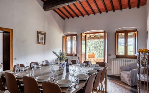 Podere le Lune with Pool, San Gimignano: Meubles, Design Intérieur, Table, Chaise, Domicile, Pièce, Plafond, Table Cuisine Et Salle A Manger, Salle À Manger, Tache De Bois