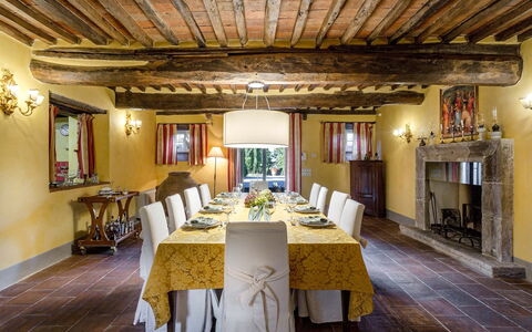 Splendida: Meubles, Design Intérieur, Mur, Table, Sol, Plafond, Pièce, Chaise, Éclairage, Salle À Manger