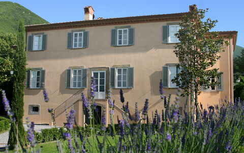 Splendida: Façade, Domicile, Établissements Humains, Porte, Biens, Jardin, Fenêtre À Guillotine, Cour, Villa, Ferme