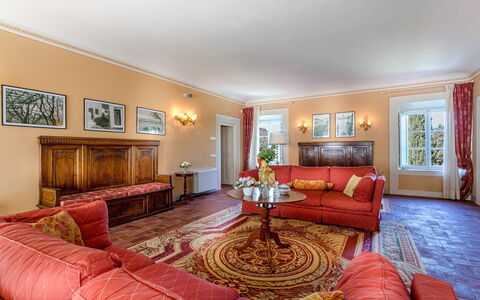 Splendida: Meubles, Design Intérieur, Plafond, Sol, Sol, Éclairage, Pièce, Canapé, Domicile, Salon