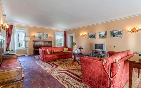 Splendida: Meubles, Design Intérieur, Plafond, Canapé, Sol, Domicile, Sol, Salon, Pièce, Appartement