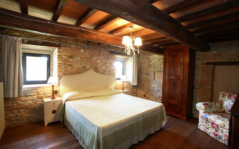 Mattei Villa: Meubles, Mur, Design Intérieur, Chambre, Lit, Plafond, Bois, Pièce, Drap De Lit, Sol