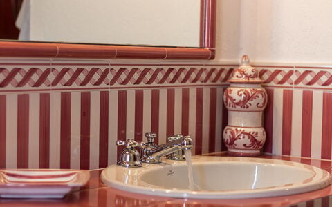 Molinazzo: Design Intérieur, Lavabo, Luminaire Plomberie, Robinet, Pièce, Plomberie, Porcelaine, Salle De Bains, Tuile, Évier