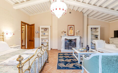 Chateau la Siroque: Meubles, Design Intérieur, Sol, Sol, Plafond, Éclairage, Pièce, Chambre, Lit, Domicile