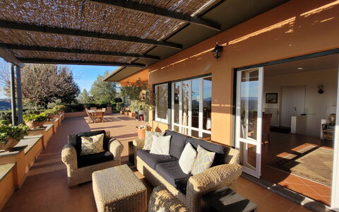 Villa El Olivar: Meubles, Chaise, Ombre, Mobilier De Jardin, Domicile, Porche, Balcon, Canapé, Eco Hôtel, Tache De Bois