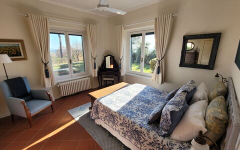 Villa El Olivar: Meubles, Design Intérieur, Bois, Lit, Chambre, Sol, Sol, Pièce, Éclairage, Linge