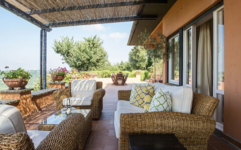 Villa El Olivar: Meubles, Chaise, Mobilier De Jardin, Table, Tableau De Plein Air, Recours, Pot De Fleur, Ombre, Eco Hôtel, Jardin