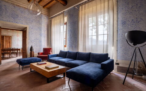 Villa Il Casalino, Florentine Hills with Pool: Meubles, Design Intérieur, Sol, Sol, Bois, Canapé, Table, Plafond, Éclairage, Salon