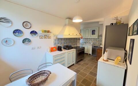 Villa Montepulciano Vineyard: Meubles, Design Intérieur, Sol, Sol, Comptoir, Cuisine, Plafond, Bois, Principaux Appliance, Pièce