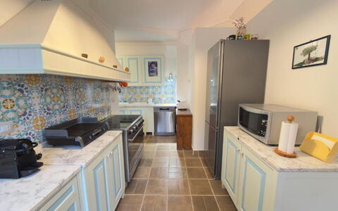 Villa Montepulciano Vineyard: Cuisine, Sol, Comptoir, Design Intérieur, Sol, Cabinetry, Meubles, Plafond, Appareil De Cuisine, Tuile