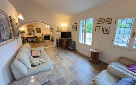 Villa Montepulciano Vineyard: Meubles, Design Intérieur, Sol, Canapé, Sol, Bois, Plafond, Salon, Pièce, Éclairage