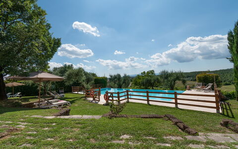 Agriturismo le Due Querce: Jardin, Ombre, Pelouse, Loisir, Parc, Mobilier De Jardin, Aménagement Paysager, Arrière-Cour, Cour, Eco Hôtel