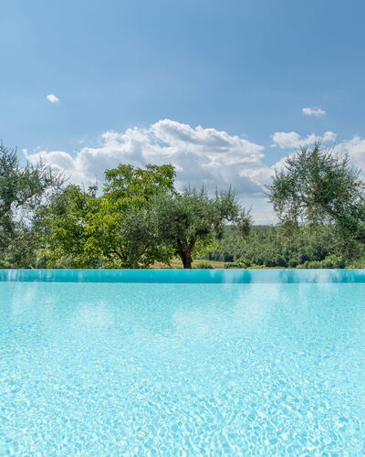 Agriturismo le Due Querce: Bleu, Piscine, Composite, Recours, Caractéristique De L'Eau, Réflexion, Mobilier De Jardin, Eco Hôtel, Hôtel, Tuile