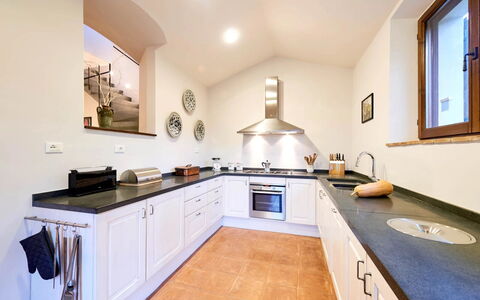 Podere i Prati: Cuisine, Comptoir, Design Intérieur, Appareil De Cuisine, Cabinetry, Sol, Plafond, Électroménager, Principaux Appliance, Meubles