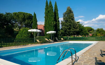 Agriturismo le Case Rosse di Montebuono: Piscine, Mobilier De Jardin, Ombre, Recours, Eco Hôtel, Jardin, Biens, Hacienda, Balancelle, Aménagement Paysager