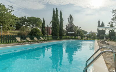 Agriturismo le Case Rosse di Montebuono: Piscine, Arbuste, Jardin, Aménagement Paysager, Ombre, Eco Hôtel, Mobilier De Jardin, Recours, Hacienda