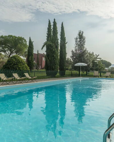 Agriturismo le Case Rosse di Montebuono: Piscine, Arbuste, Jardin, Aménagement Paysager, Ombre, Eco Hôtel, Mobilier De Jardin, Recours, Hacienda