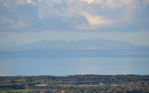 Villa Bolgheri Vermentino Castagneto Carducci: Ciel, Bleu, Jour, Ressources En Eau, Horizon, Nuage, Atmospherique Phénomène, Écorégion, Cotiers Et Relief Océaniques, Mer