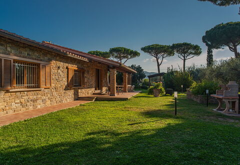 Villa Relax Castagneto Carducci: Bois, Domicile, Chalet, Maison, Toit, Biens, Lot Terre, Zone Rurale, Ferme, Jardin