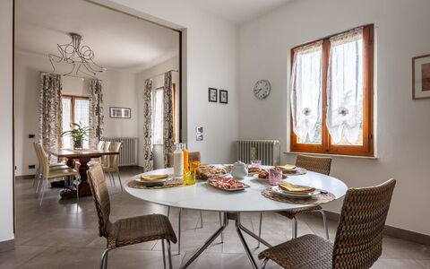 Casa Lory, Monteriggioni, Siena: Meubles, Design Intérieur, Table, Sol, Chaise, Bois, Table Cuisine Et Salle A Manger, Sol, Salle À Manger, Éclairage