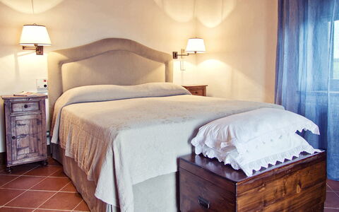 Villa Selvamica: Meubles, Lit, Design Intérieur, Chambre, Sol, Literie, Sol, Drap De Lit, Bois, Linge