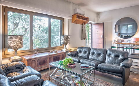 Cortona Deluxe: Meubles, Design Intérieur, Canapé, Salon, Sol, Pièce, Appartement, Domicile, Plafond, Sol