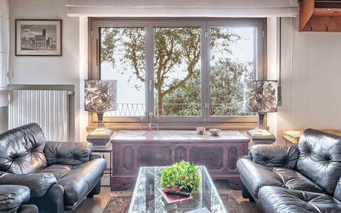 Cortona Deluxe: Meubles, Design Intérieur, Canapé, Bois, Salon, Pièce, Plafond, Sol, Appartement, Sol