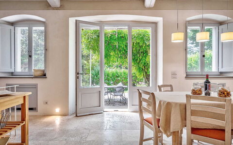 Villa Church: Meubles, Design Intérieur, Sol, Bois, Table, Chaise, Sol, Table Cuisine Et Salle A Manger, Salle À Manger, Éclairage