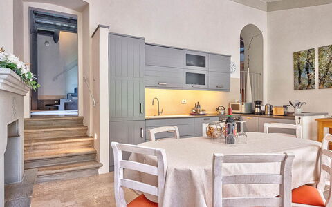 Villa Church: Meubles, Design Intérieur, Sol, Bois, Cuisine, Sol, Chaise, Plafond, Éclairage, Table