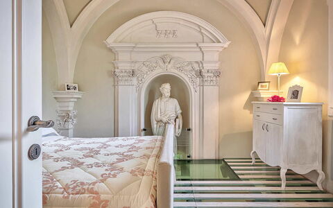 Villa Church: Design Intérieur, Meubles, Mur, Sol, Sol, Chambre, Éclairage, Plafond, Lit, Domicile