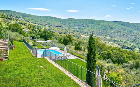 Villa Vita Bella: Colline, Station De Montagne, Piscine, Vallée, Crête, Clôture, Eco Hôtel, Villa, Village De Montagne, Ferme