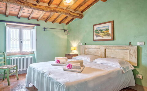 Villa Vita Bella: Mur, Meubles, Lit, Domicile, Design Intérieur, Chambre, Sol, Pièce, Literie, Cadre De Lit