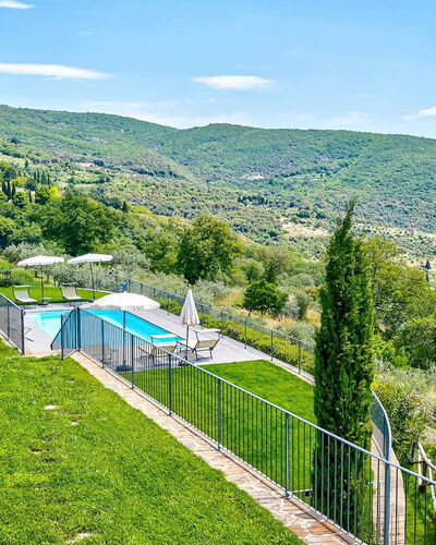 Villa Vita Bella: Colline, Station De Montagne, Piscine, Vallée, Crête, Clôture, Eco Hôtel, Villa, Village De Montagne, Ferme