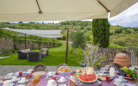 Villa Marinella: Vaisselle, Meubles, Aliments, Table, Serveware, Vaisselle, Drinkware, Chaise, Assiette, Mobilier De Jardin
