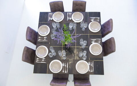 Villa del Fattore: Meubles, Table, Vaisselle, Salle À Manger, Table Cuisine Et Salle A Manger, Chaise, Serveware, Vaisselle, Matériau Naturel, Assiette