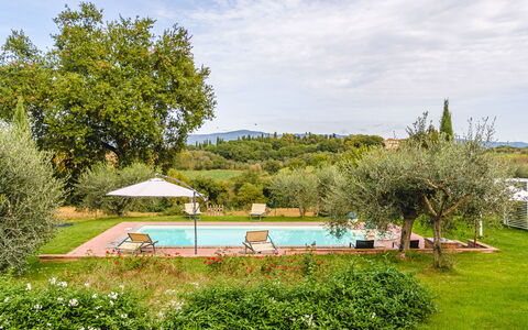 Villa dei Fiori: Jardin, Biens, Pelouse, Ferme, Hacienda, Aménagement Paysager, Plantation, Villa, Arrière-Cour