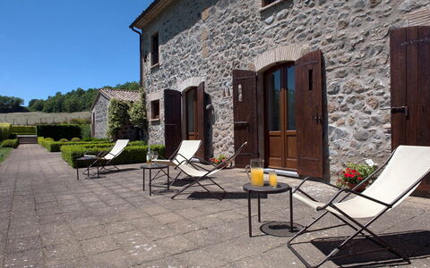 Villa Collombroso: Mobilier De Jardin, Meubles, Tableau De Plein Air, Pot De Fleur, Porte, Jardin, Dalle, Chaise, Table Cuisine Et Salle A Manger, Plante D'Appartement